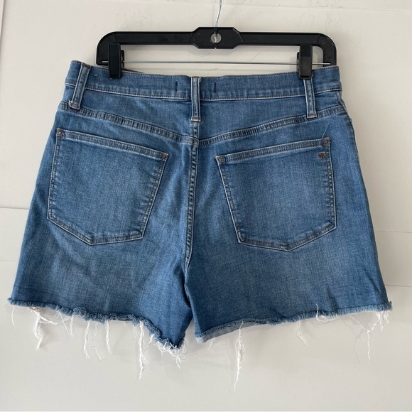 Madewell High-Rise Denim Shorts in Derby Wash: Button-Front Edition 15977 - Picture 4 of 11